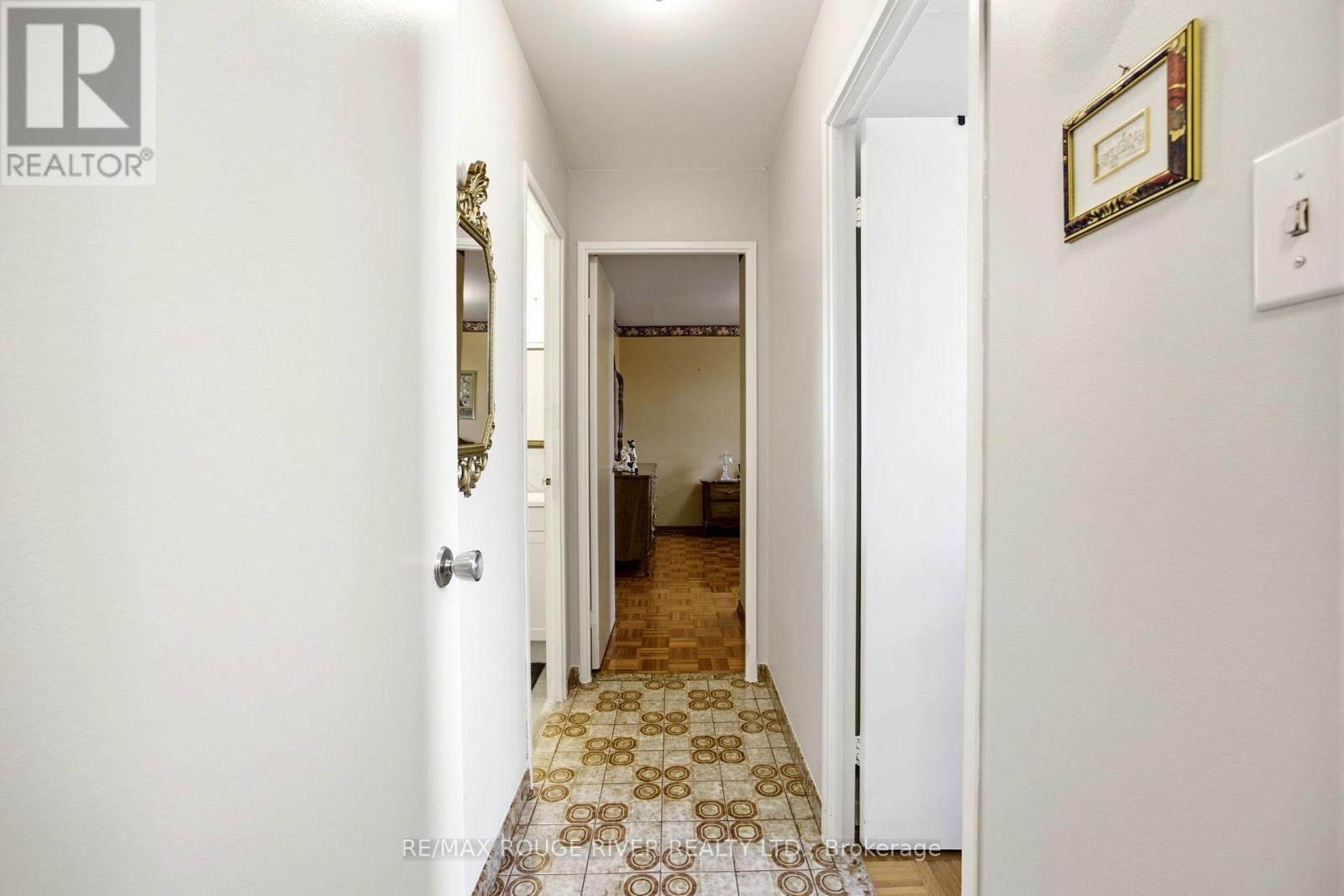 #406 895 KENNEDY ROAD - 18