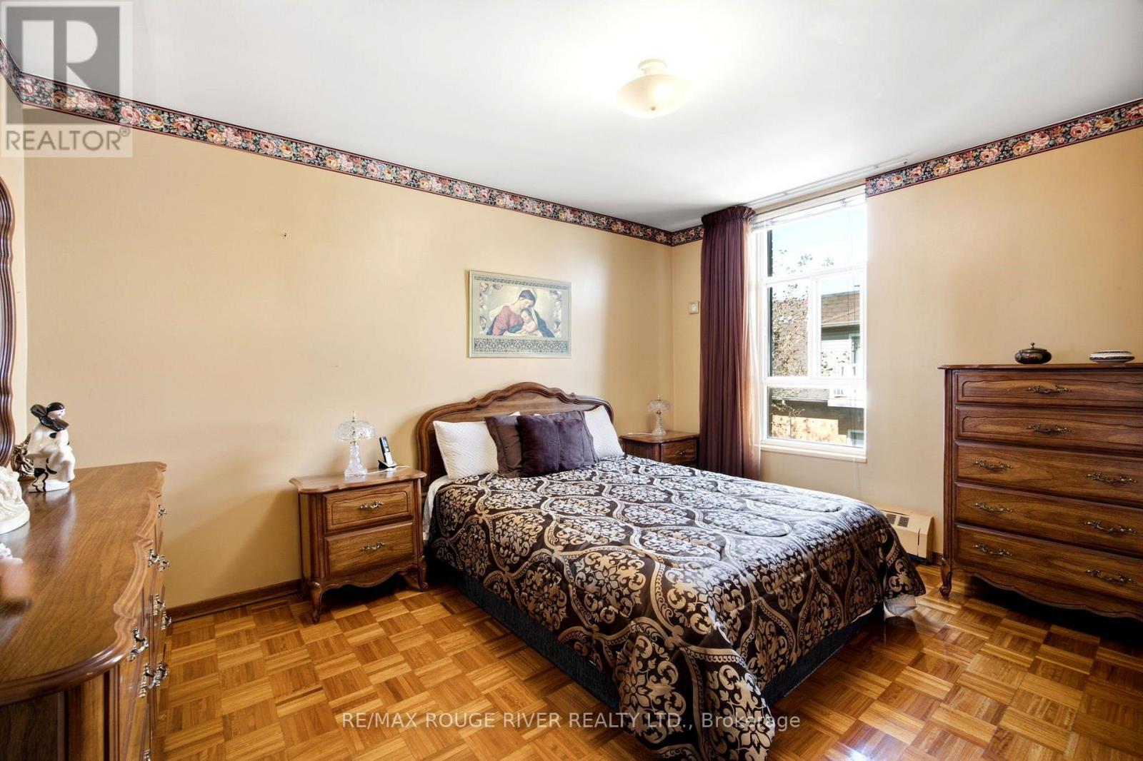 #406 895 KENNEDY ROAD - 19