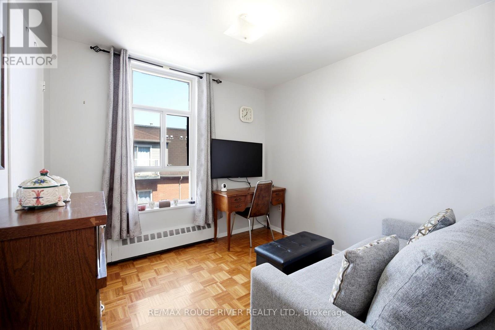 #406 895 KENNEDY ROAD - 23