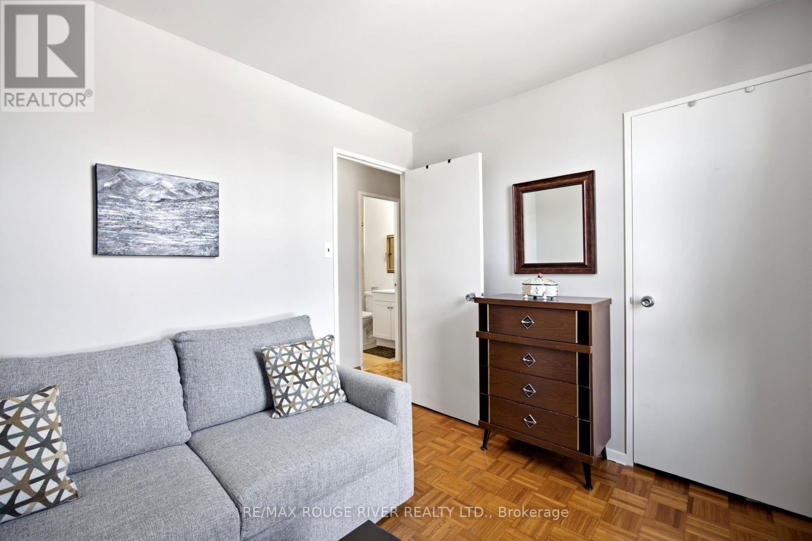 #406 895 KENNEDY ROAD - 24