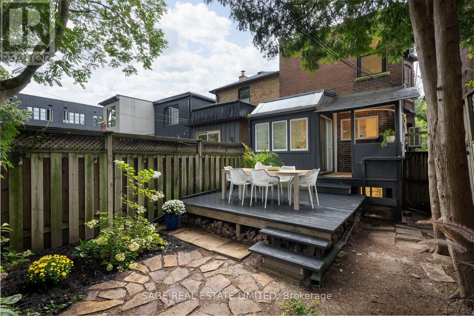 11 BERTMOUNT AVENUE - 32
