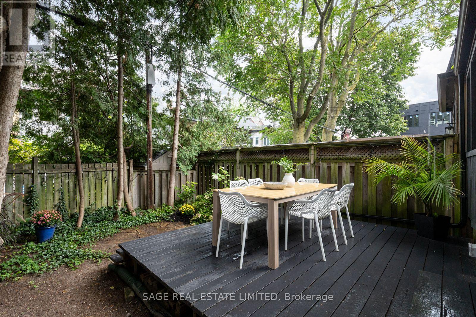 11 BERTMOUNT AVENUE - 35