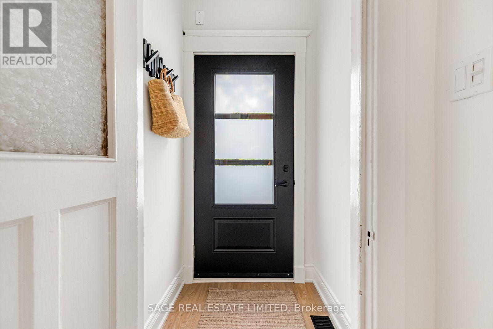 11 BERTMOUNT AVENUE - 4
