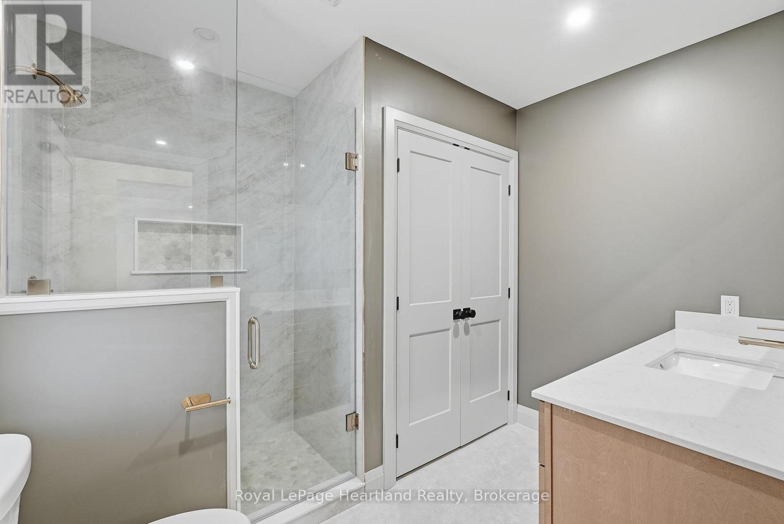 24 QUEEN STREET E, West Grey — photo 5