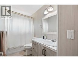 3pc Bathroom - 40 Penworth Place Se, Calgary, AB T2A4G4 Photo 12