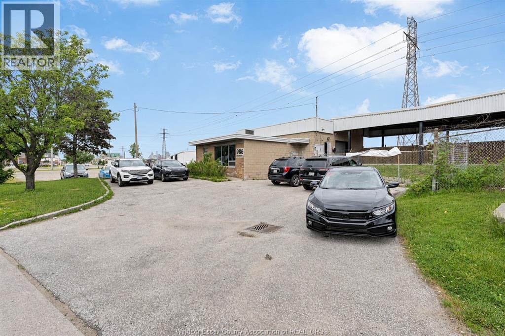 986 TECUMSEH ROAD West, Windsor — photo 2