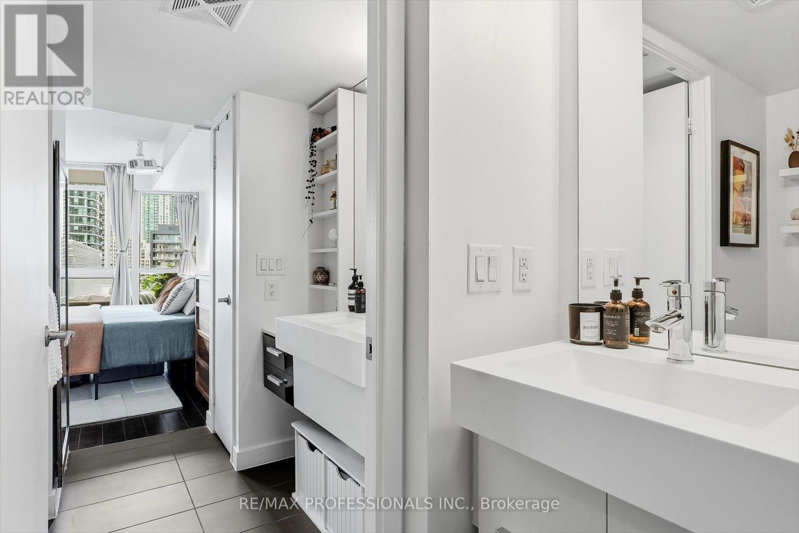 #1605 38 DAN LECKIE WAY - 18