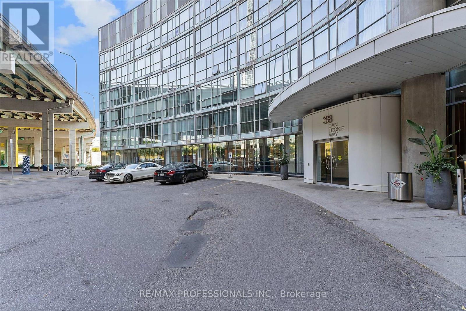 #1605 38 DAN LECKIE WAY - 25