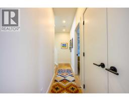 2pc Bathroom - 112 21 Street Nw, Calgary, AB T2N5C3 Photo 14