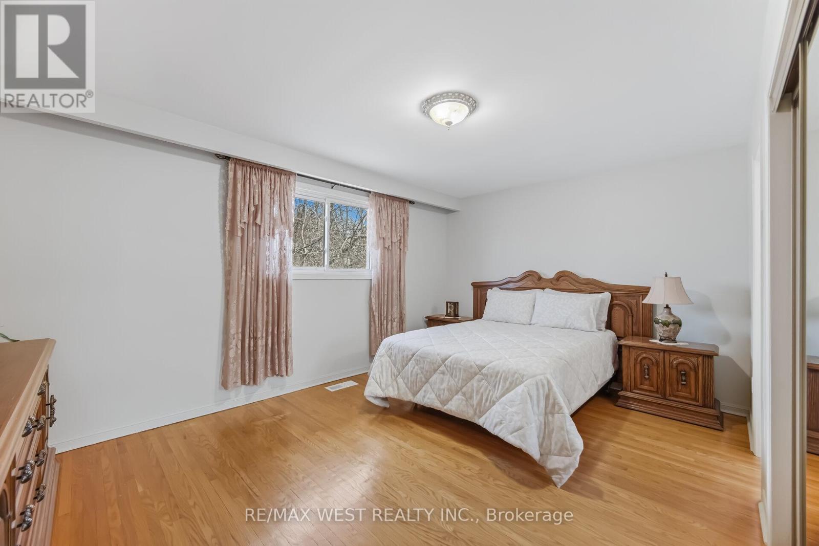 6 DISAN COURT - 17