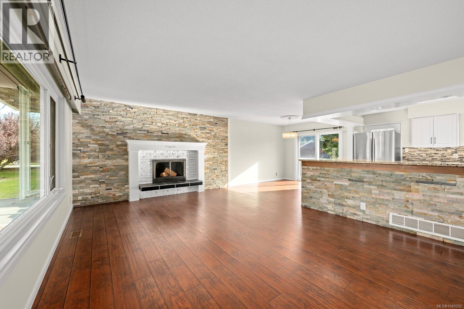 180 Beach Dr - Image 10