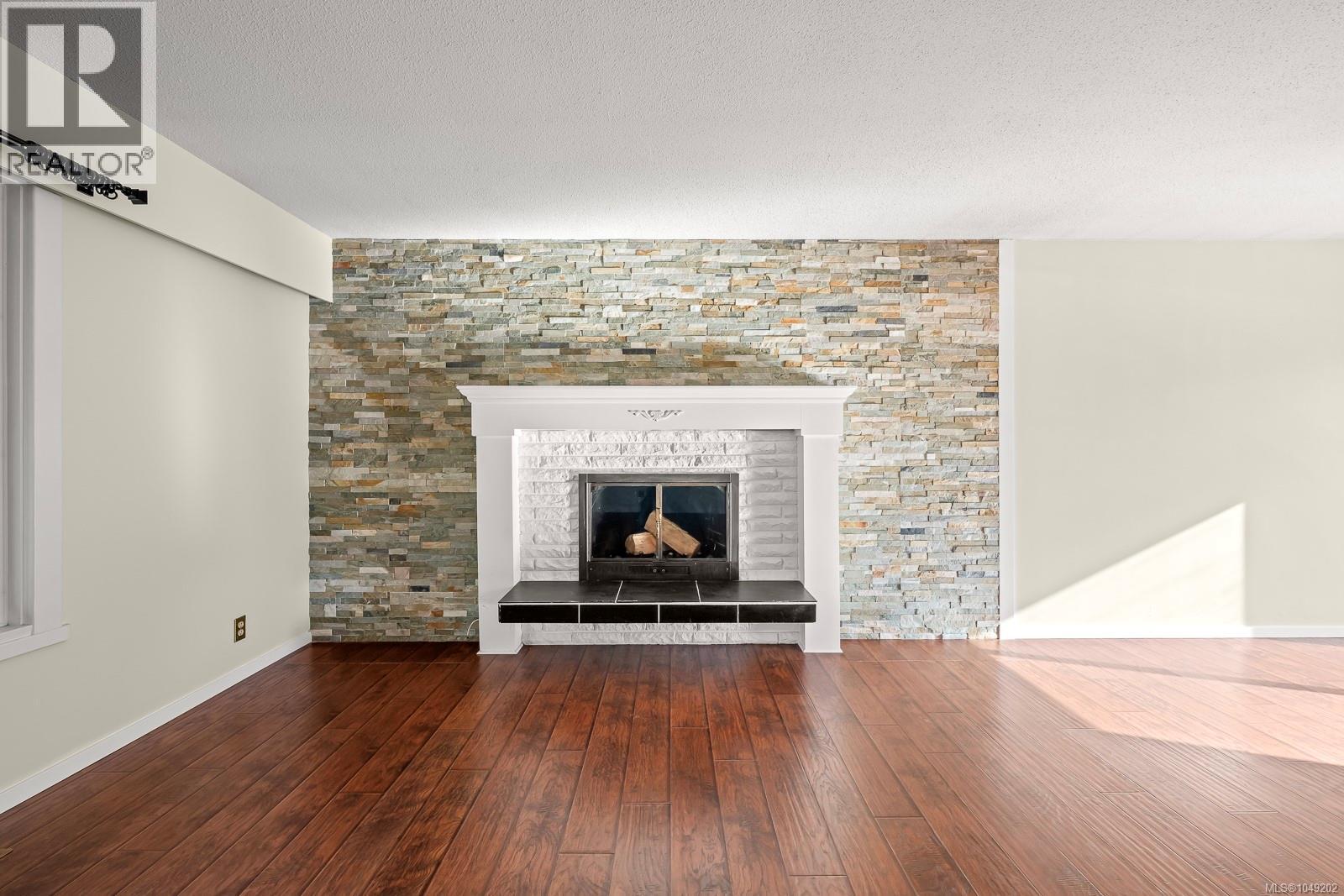 180 Beach Dr - Image 15
