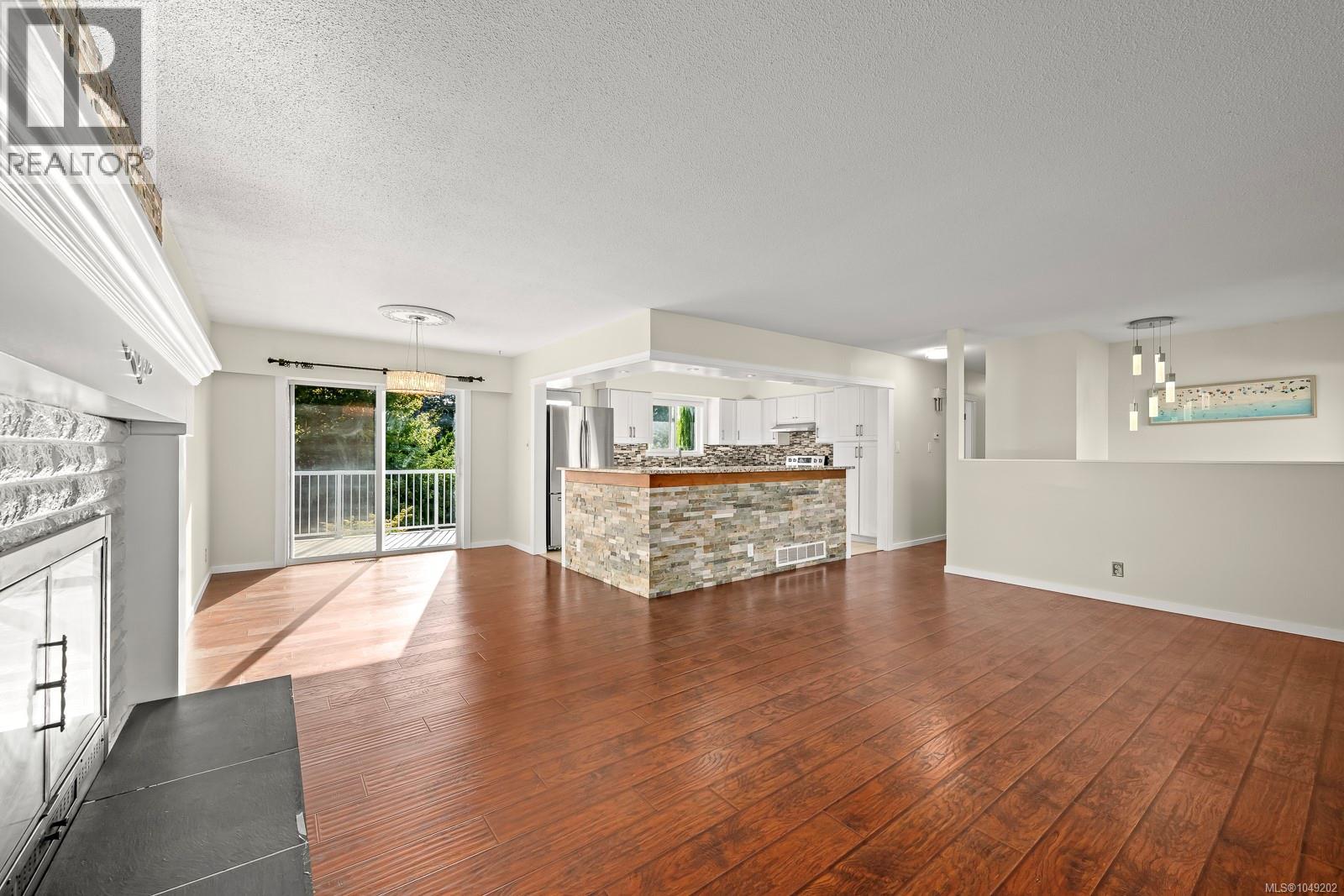 180 Beach Dr - 16