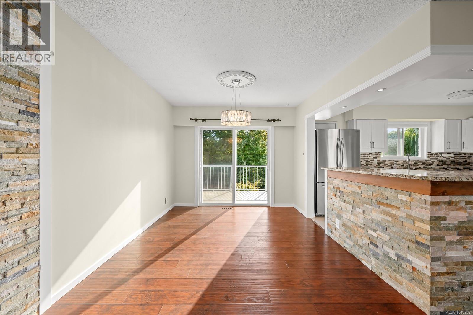 180 Beach Dr - 19