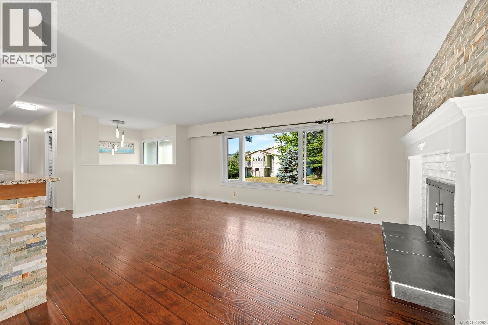180 Beach Dr - Image 22
