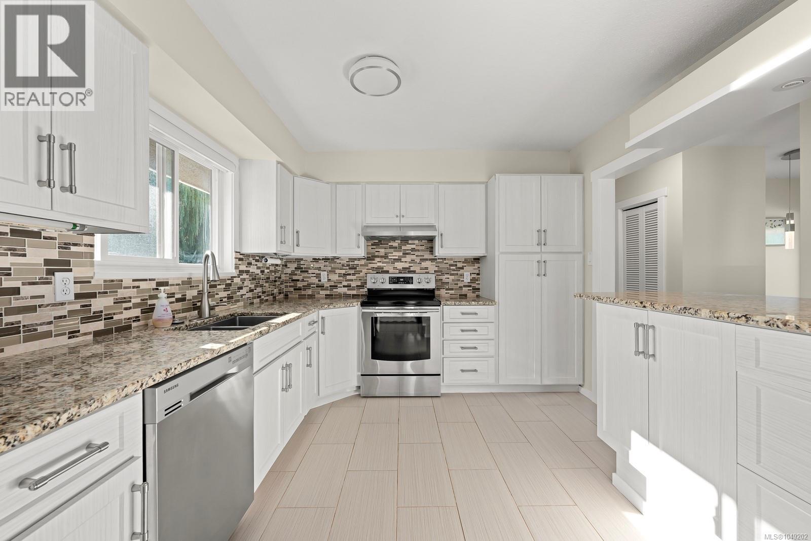 180 Beach Dr - Image 24