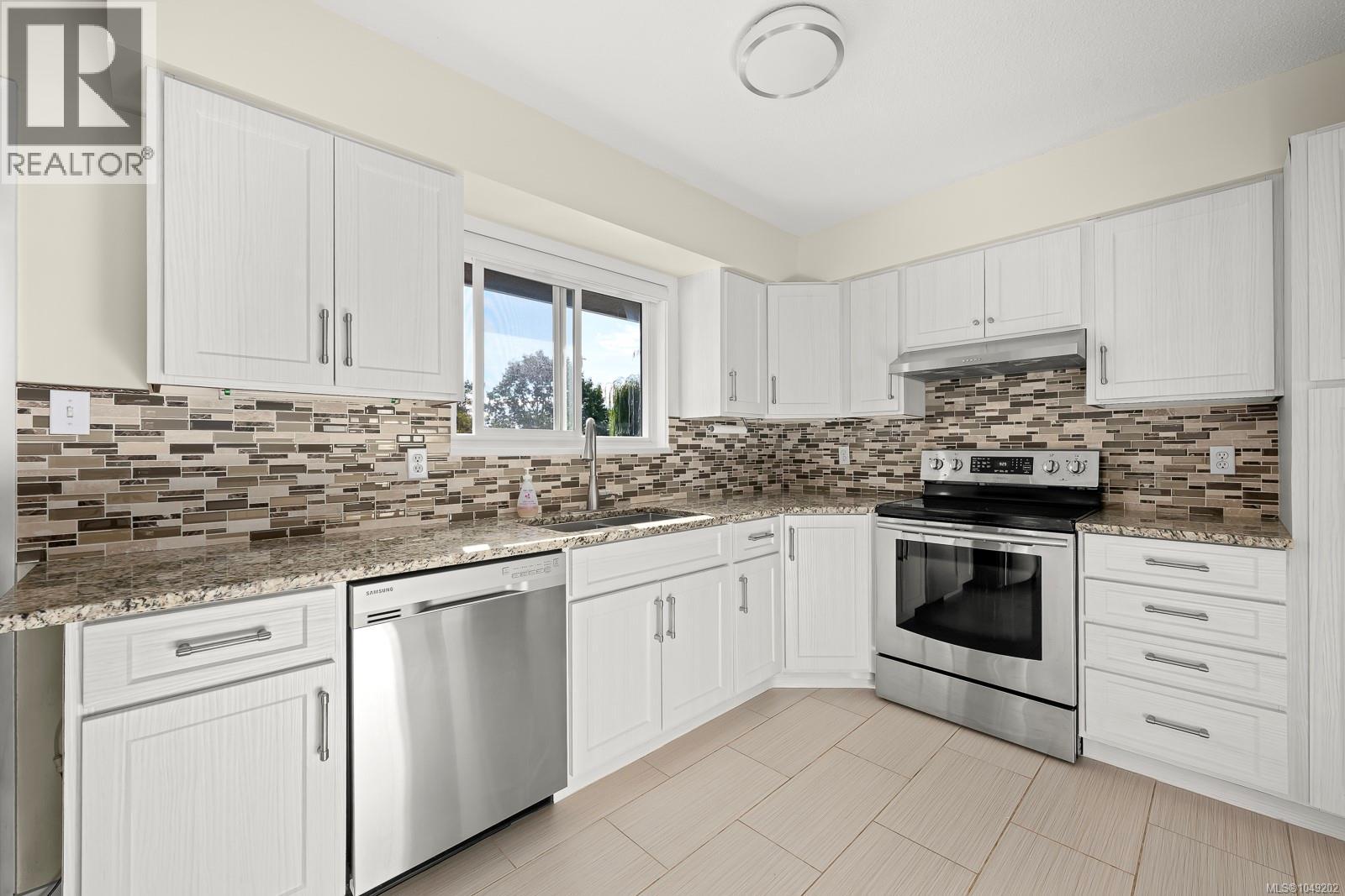 180 Beach Dr - Image 25