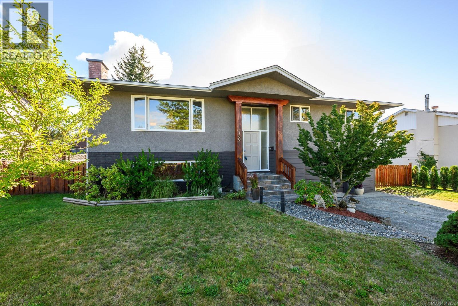 180 Beach Dr - 3