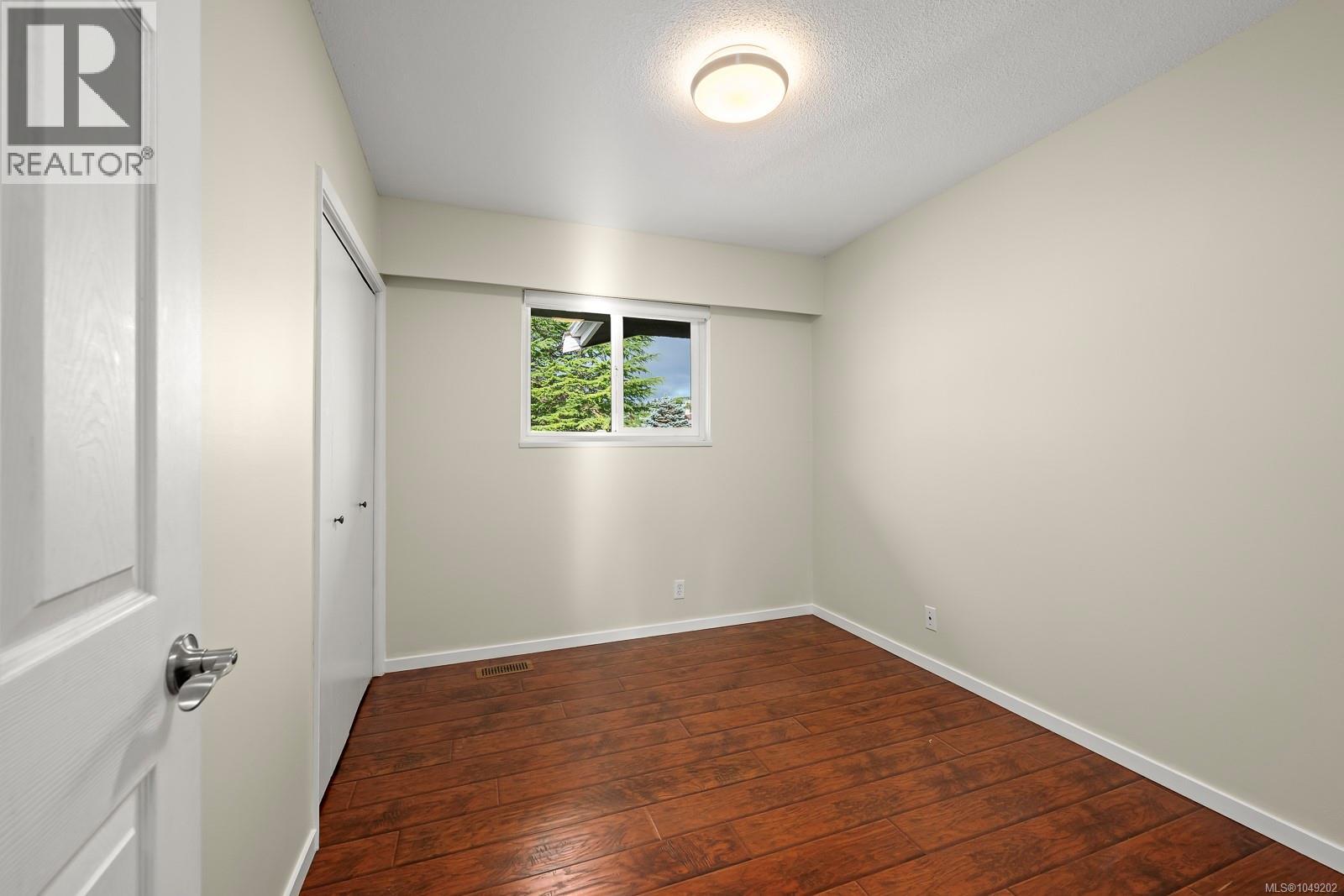 180 Beach Dr - 32