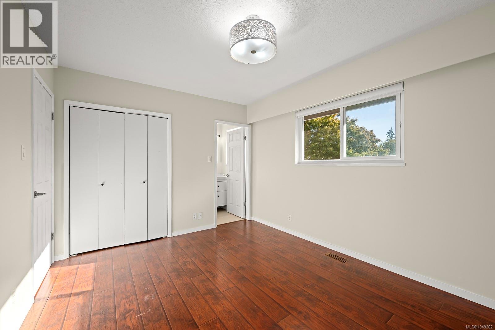 180 Beach Dr - 33