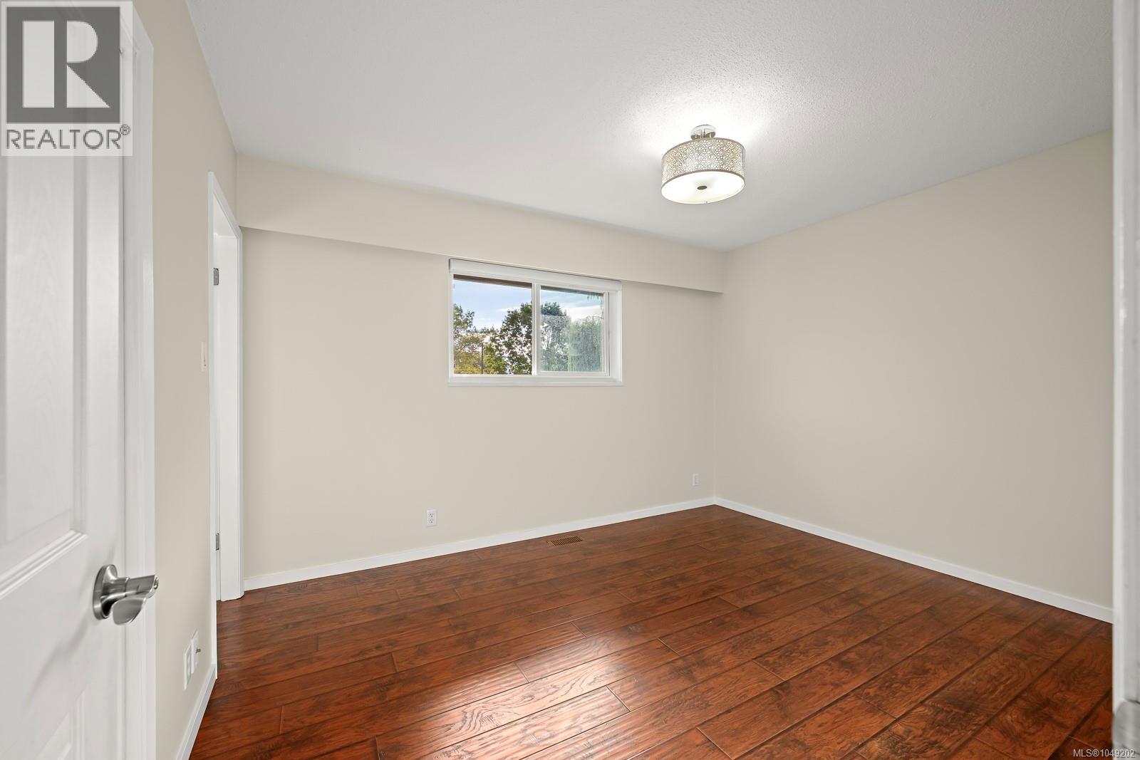 180 Beach Dr - 34