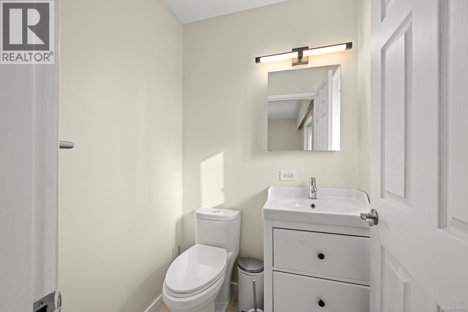 180 Beach Dr - Image 35