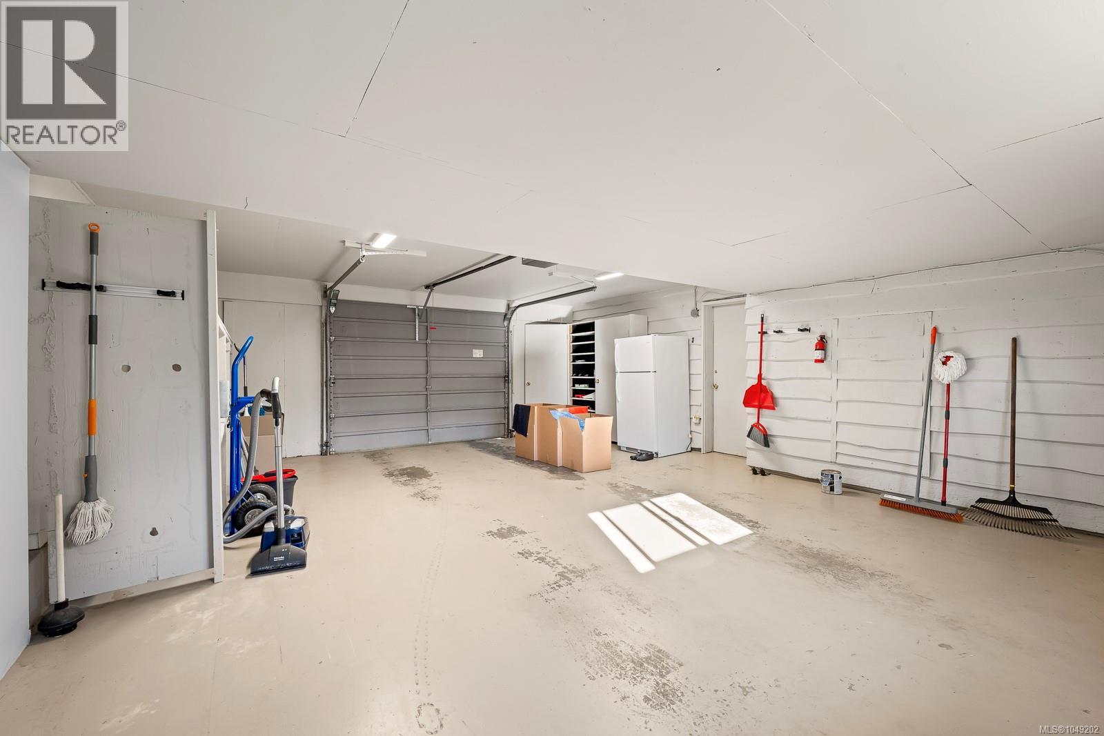 180 Beach Dr - 50