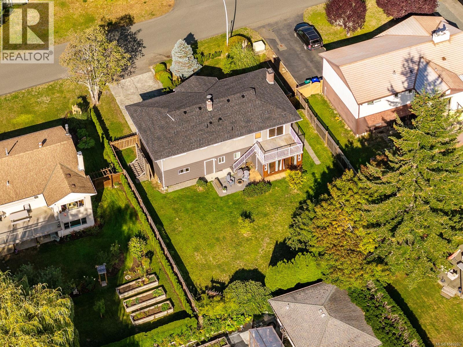 180 Beach Dr - Image 56