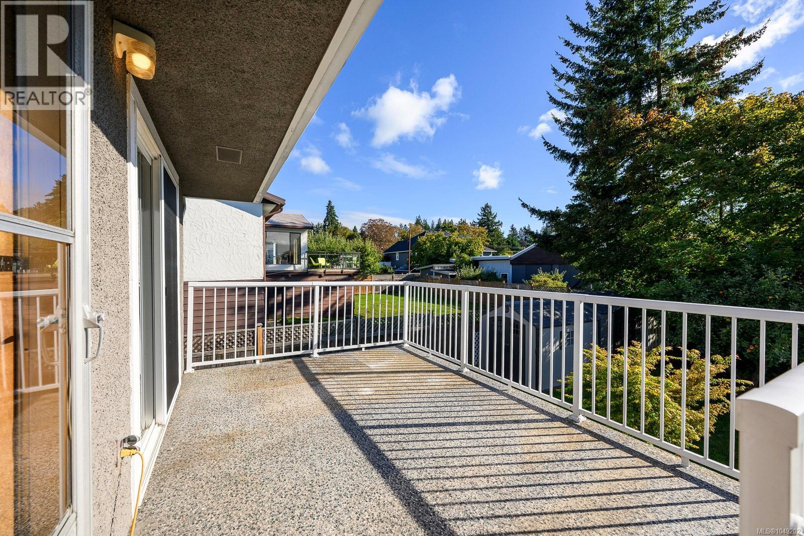 180 Beach Dr - Image 60