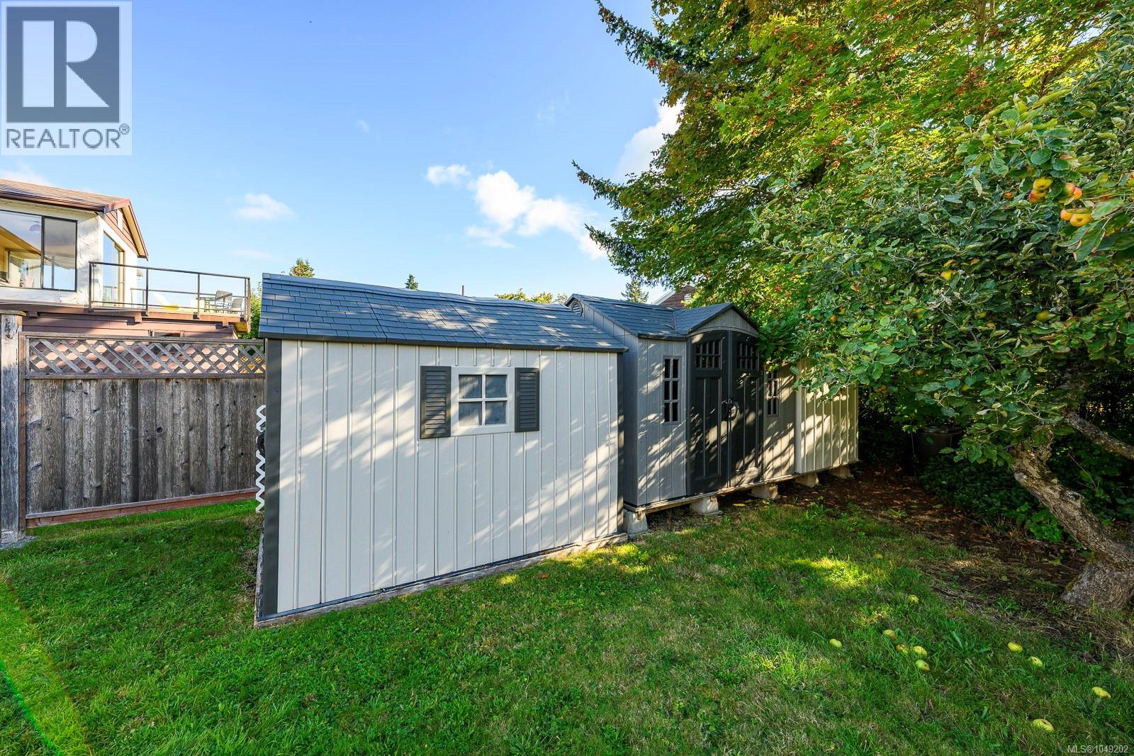 180 Beach Dr - 72