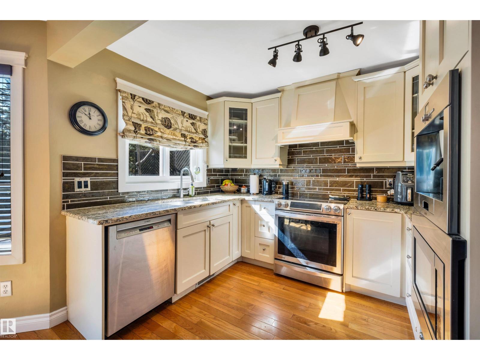 12 HARWOOD DR - 20
