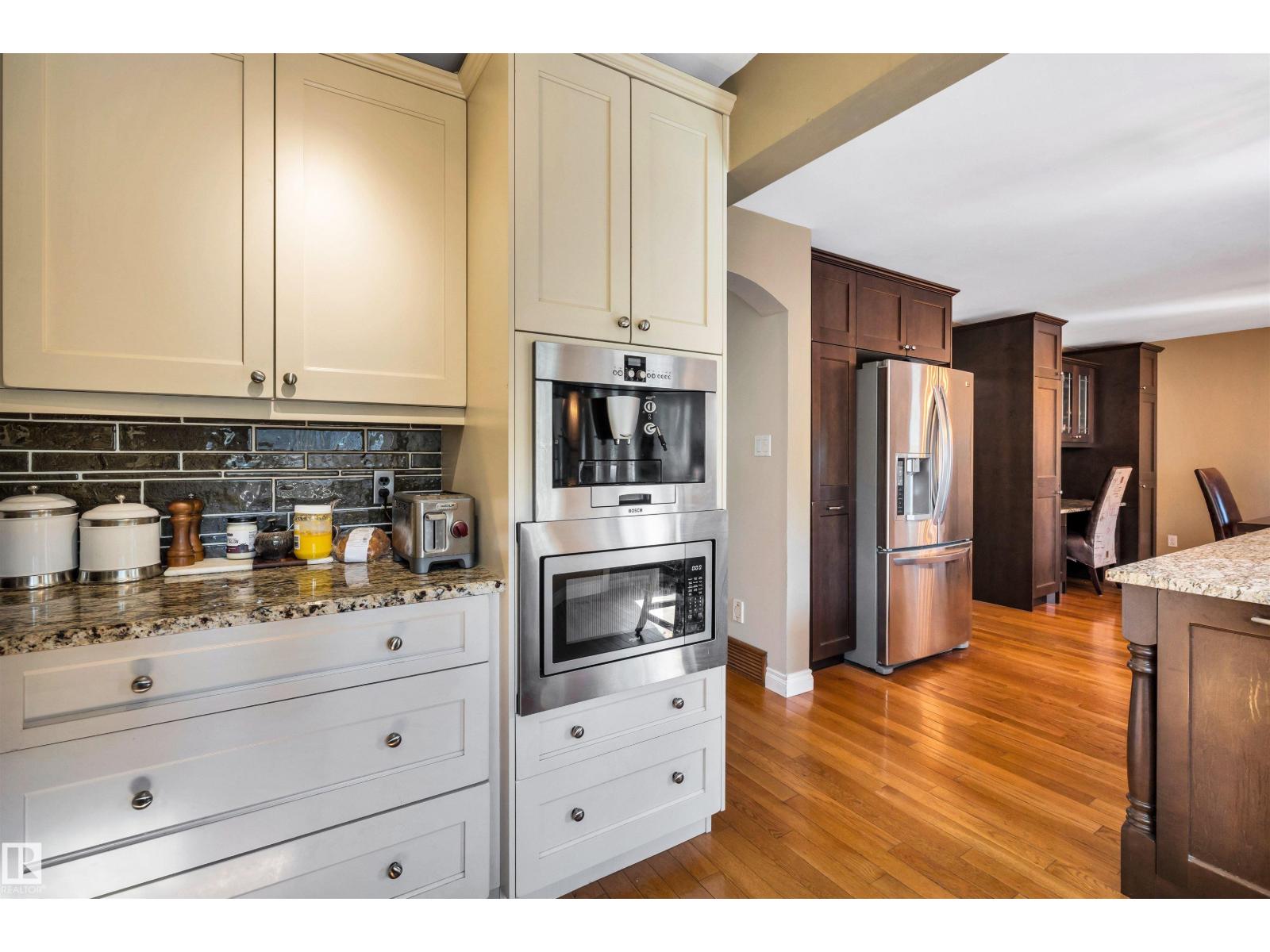12 HARWOOD DR - 23