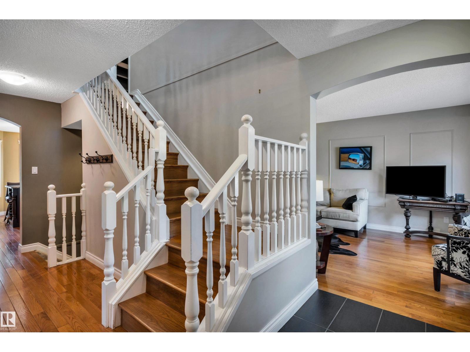 12 HARWOOD DR - 4