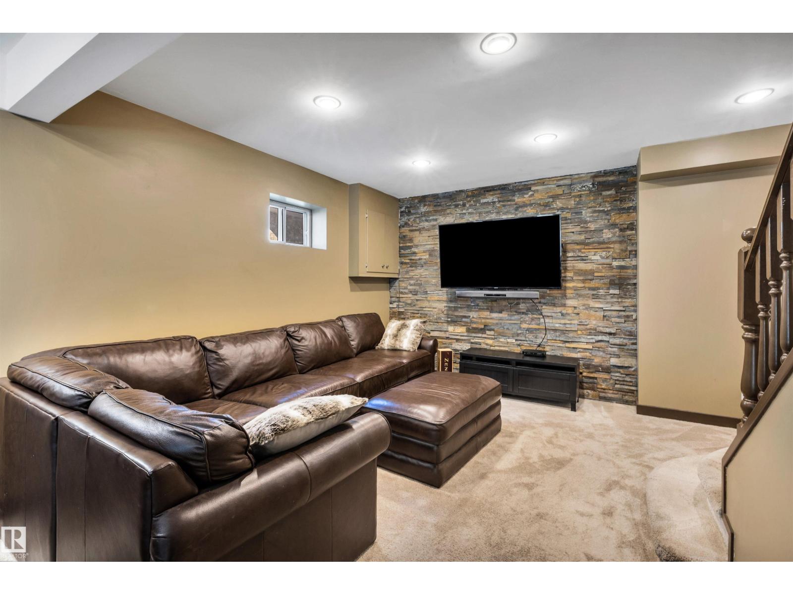 12 HARWOOD DR - 40