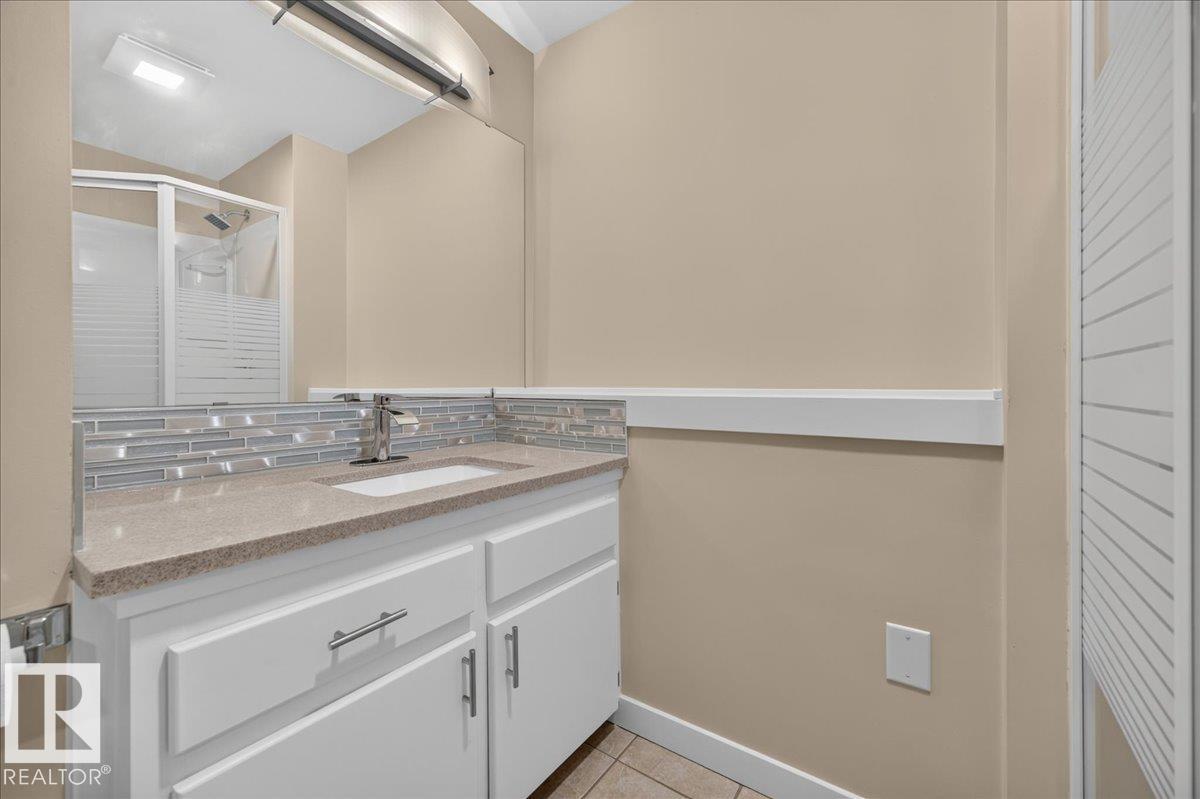 6703 32 AV NW - 33