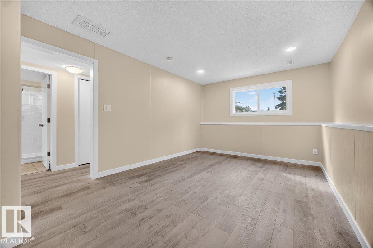 6703 32 AV NW - 36