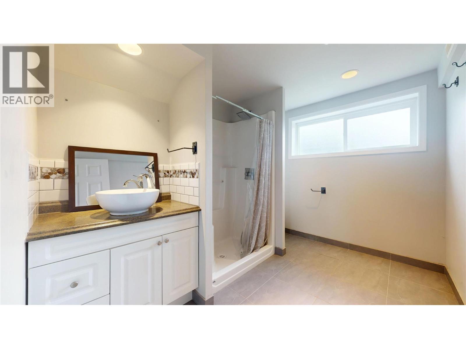 913 9th Street S - Image 31