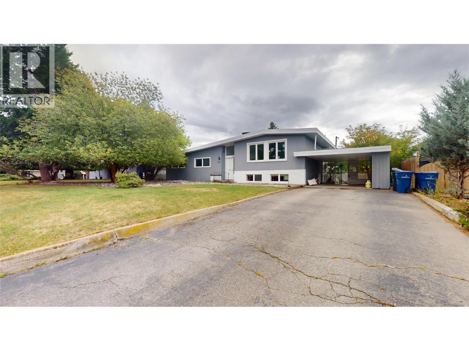 913 9th Street S - 2