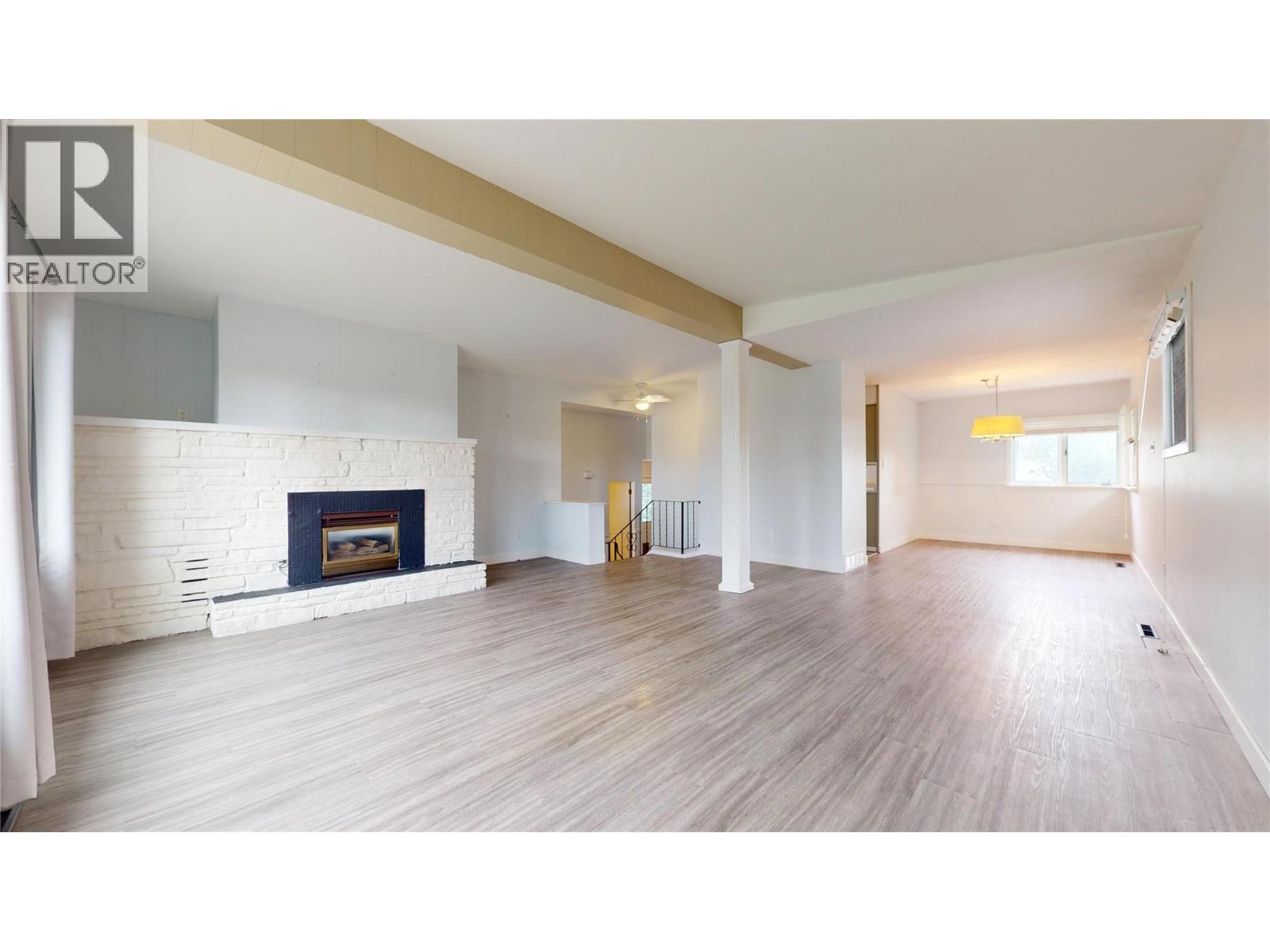 913 9th Street S - 8