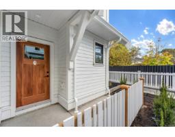 Ensuite - 3 3098 Washington Ave, Victoria, BC V9A0J5 Photo 6
