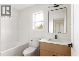 1 913 Dale St, Saanich, BC V8X2V9 Photo 18