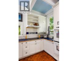 Bathroom - 1648 Rockland Ave, Victoria, BC V8S1W7 Photo 11