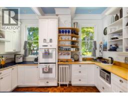 Mud room - 1648 Rockland Ave, Victoria, BC V8S1W7 Photo 12