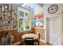 Kitchen - 1648 Rockland Ave, Victoria, BC V8S1W7 Photo 14