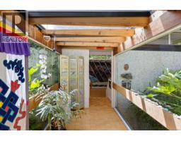 Entrance - 1648 Rockland Ave, Victoria, BC V8S1W7 Photo 18