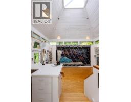 1648 Rockland Ave, Victoria, BC V8S1W7 Photo 19