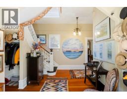 1648 Rockland Ave, Victoria, BC V8S1W7 Photo 22