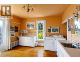1648 Rockland Ave, Victoria, BC V8S1W7 Photo 26