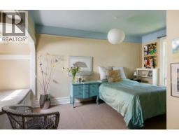 1648 Rockland Ave, Victoria, BC V8S1W7 Photo 30
