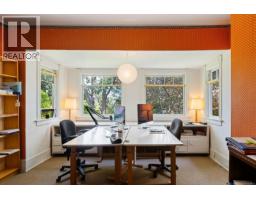 1648 Rockland Ave, Victoria, BC V8S1W7 Photo 32